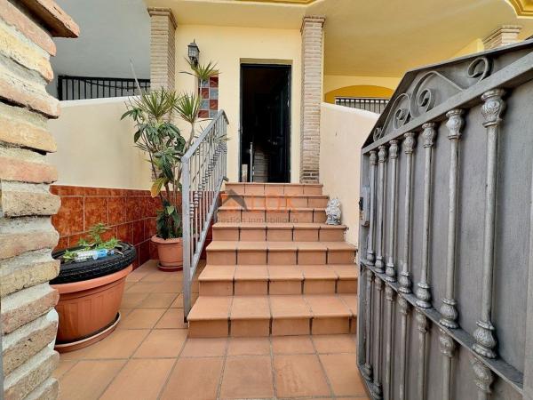 Casa independiente en calle Caliza, 16 photo 1