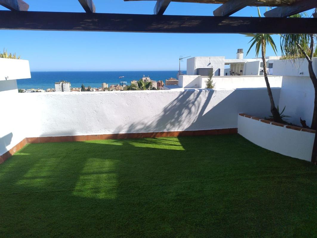 Sale of townhouse in Calle de la Cornisa, 4 , Torremolinos photo 1