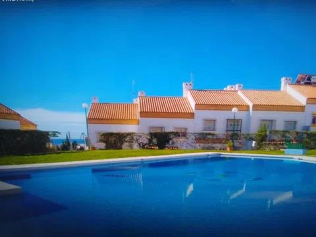 Sale of townhouse in Calle de la Cornisa, 4 , Torremolinos photo 2