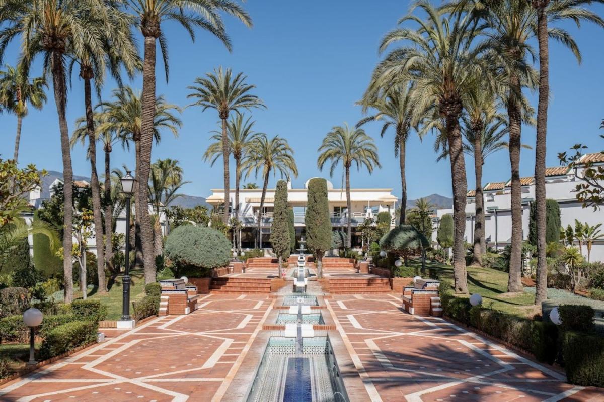 Venta de chalet adosado en Barrio El Velerín , Estepona photo 1