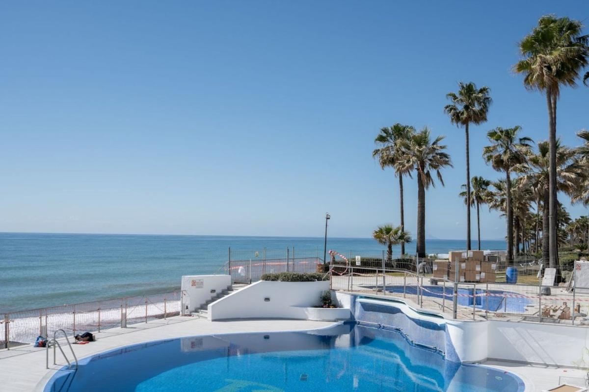 Venta de chalet adosado en Barrio El Velerín , Estepona photo 3