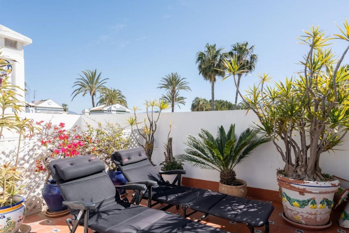 Venta de chalet adosado en Barrio El Velerín , Estepona photo 4