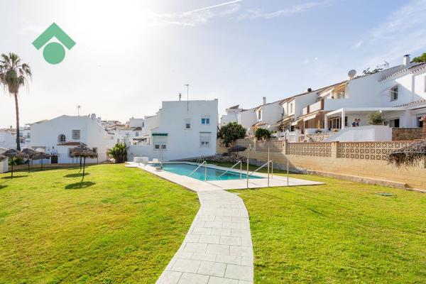 Chalet pareado en Urbanización Balcón de Málaga photo 1