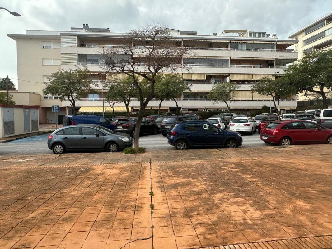 Продажа квартиры на Paseo de las Brisas, Бенальмадена
photo 1
