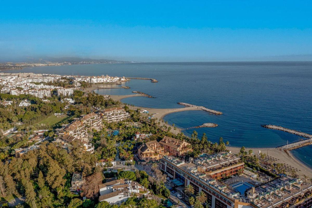 Sale of apartment in Barrio Puerto Banús, Marbella
 photo 2