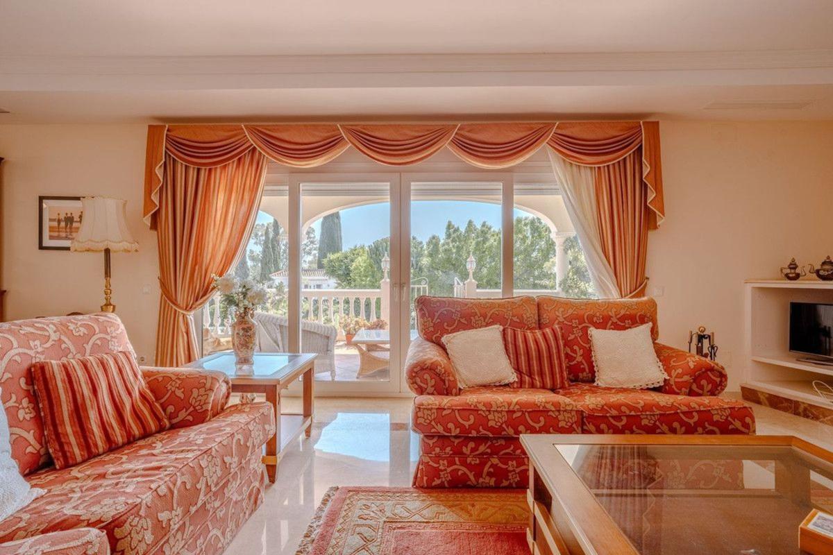Продажа отдельного шале в Barrio Paraiso-Barronal, Эстепона photo 4