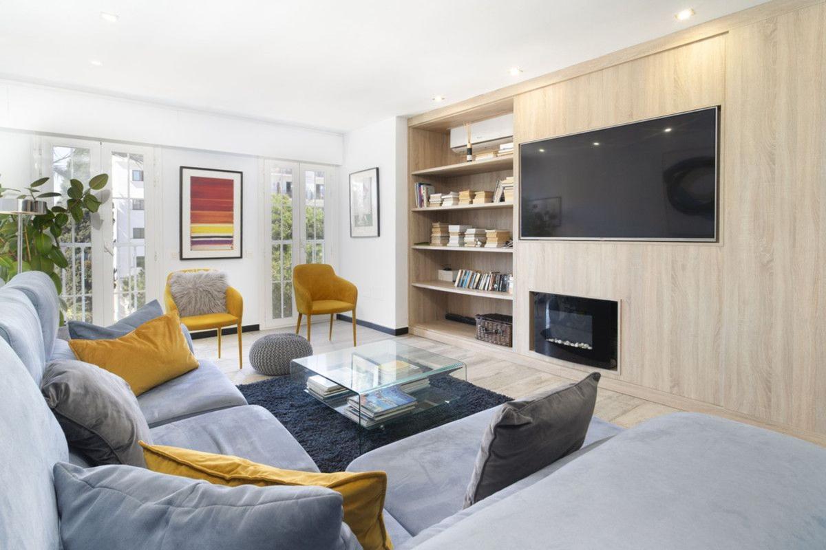 Venta de chalet adosado en Barrio Nueva Andalucía , Marbella photo 2