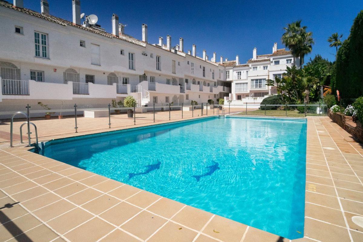 Venta de chalet adosado en Barrio Nueva Andalucía , Marbella photo 3
