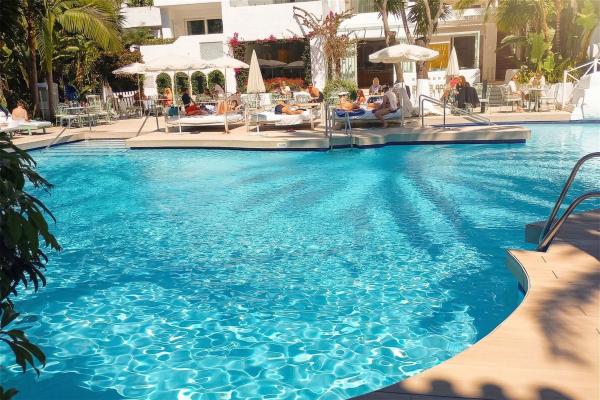 Ático en venta en  Bulevar Principe Alfonso von Hohenlohe, 29, Marbella photo 1
