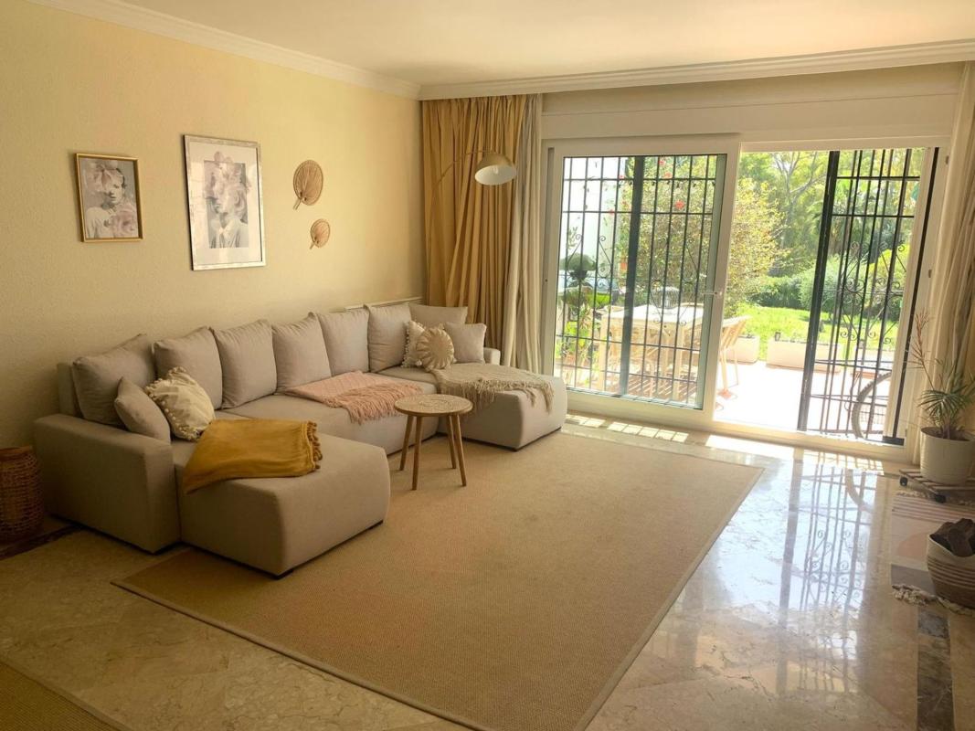 Sale of townhouse in Avenida Pernet, 3 , Estepona photo 3