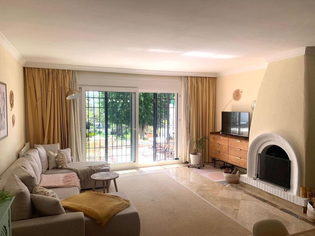 Sale of townhouse in Avenida Pernet, 3 , Estepona photo 5
