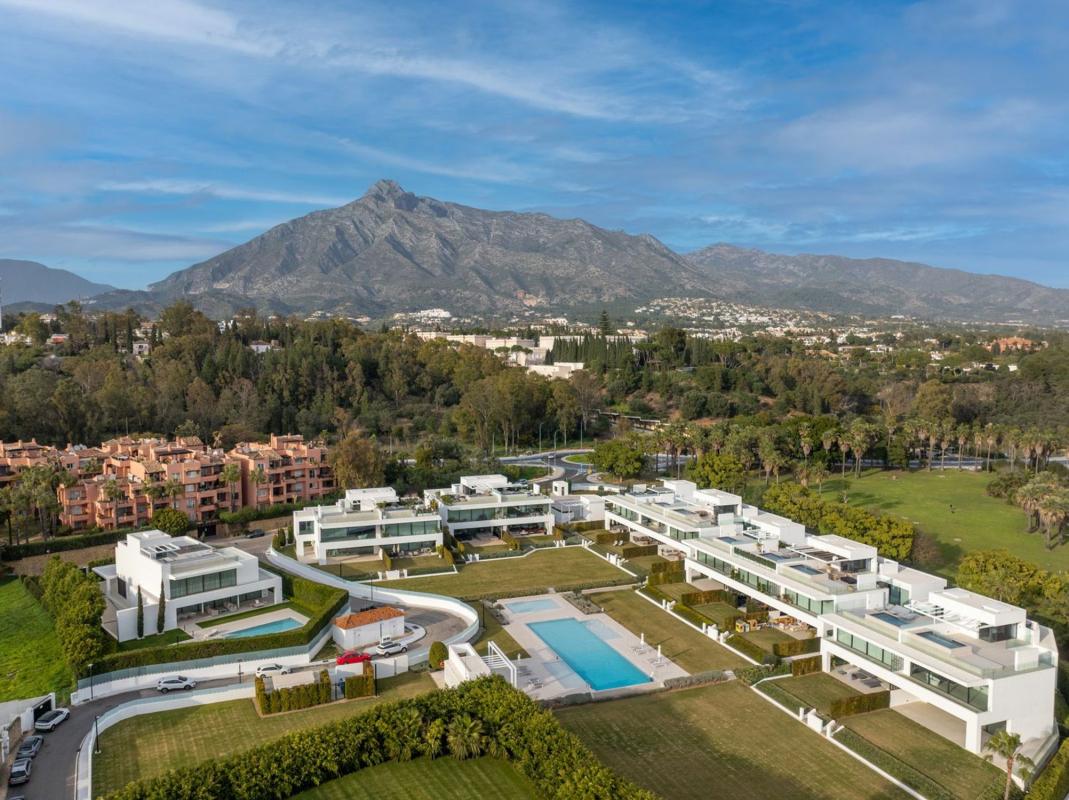 Venta de chalet independiente en Urbanizacion Villa Parra Palomeras, Marbella
photo 1