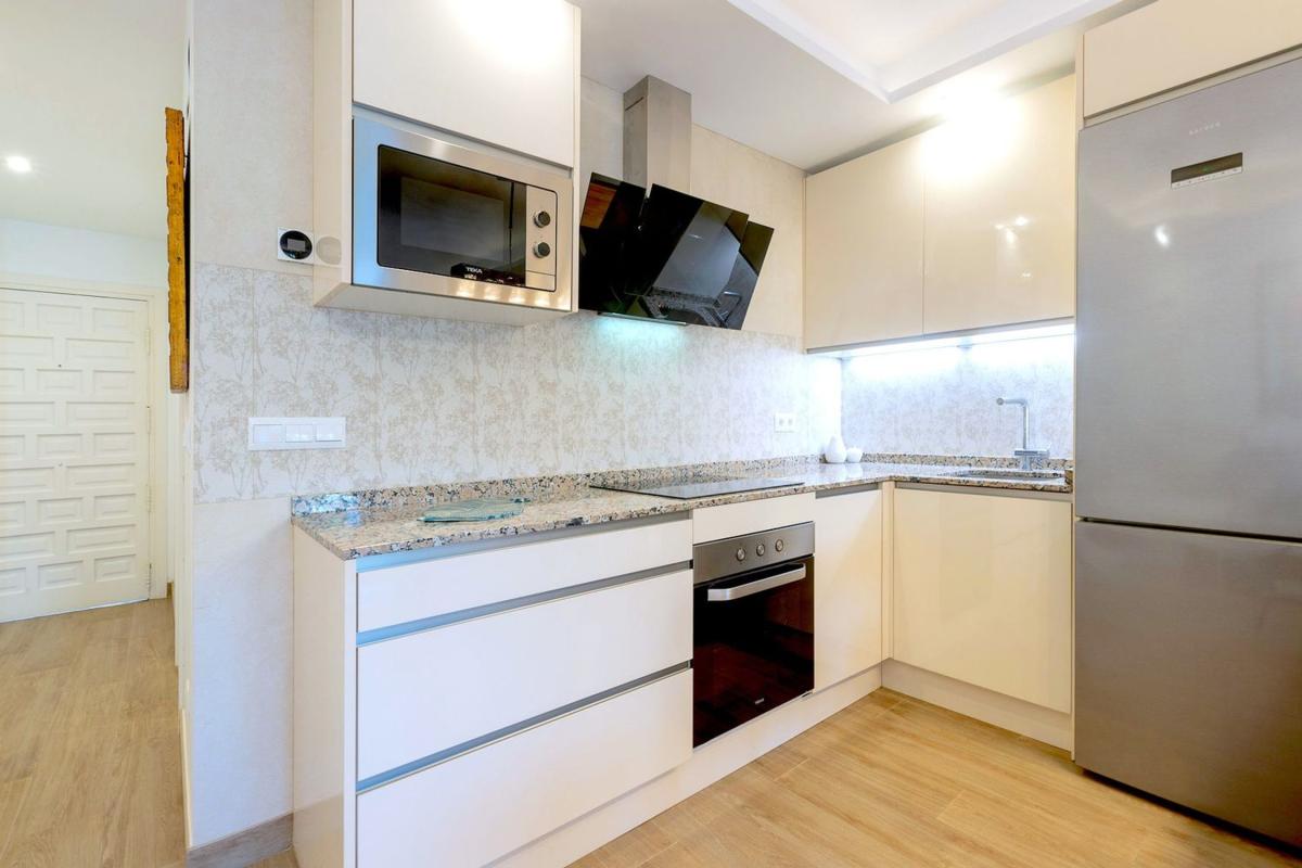 Venta de piso en ኡርባኒሳሲኦን ፑኤንቴ ሮማኖ, Marbella
photo 4