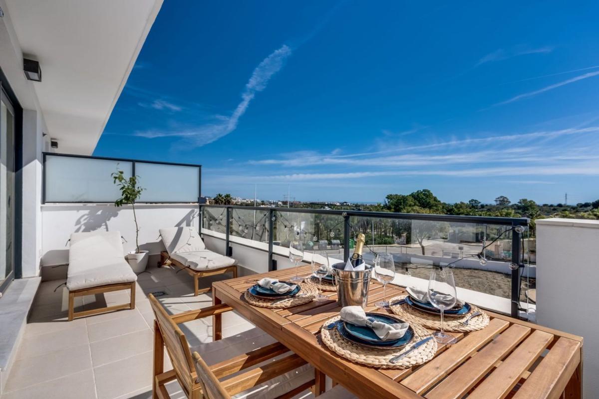 Sprzedaż mieszkania w Urbanización Las Lomas de Las Joyas, Estepona
photo 1