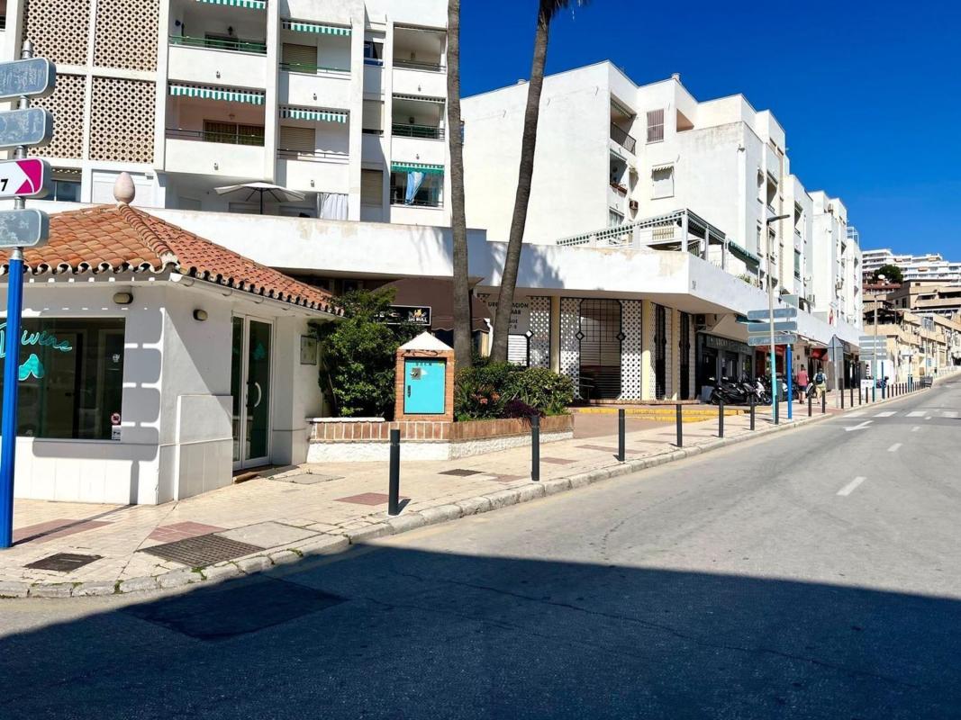 Sale of apartment in Calle Decano Higueras del Castillo, Torremolinos
photo 1