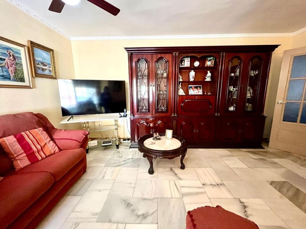 Sale of apartment in Calle Decano Higueras del Castillo, Torremolinos
photo 2