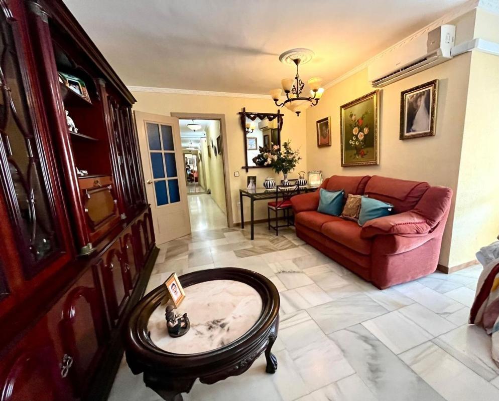 Sale of apartment in Calle Decano Higueras del Castillo, Torremolinos
photo 3
