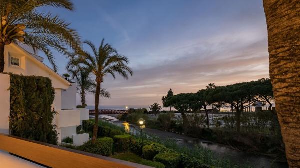 Sprzedaż mieszkania w Urbanización Golf Río Real, Marbella
thumbnail 2