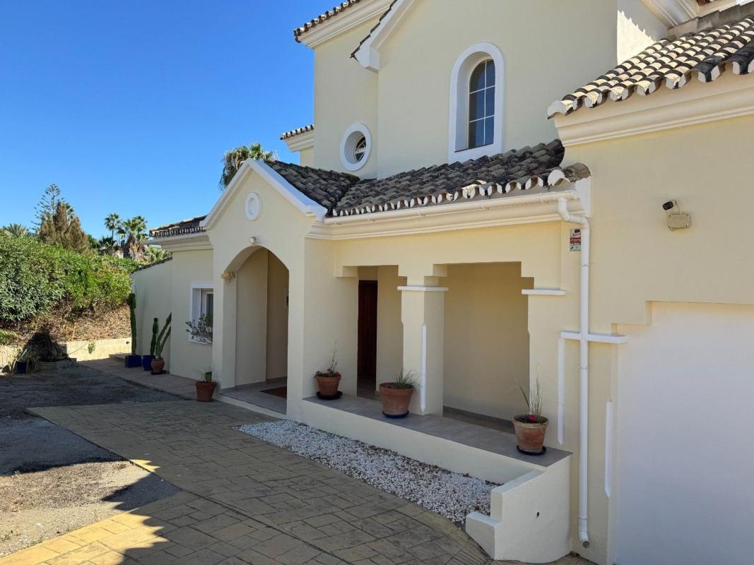 Sprzedaż niezależnego domku jednorodzinnego w Calle del Chaparro, Estepona photo 3