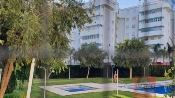 Sale of flat in Avenida Miramar, Fuengirola
 photo 1