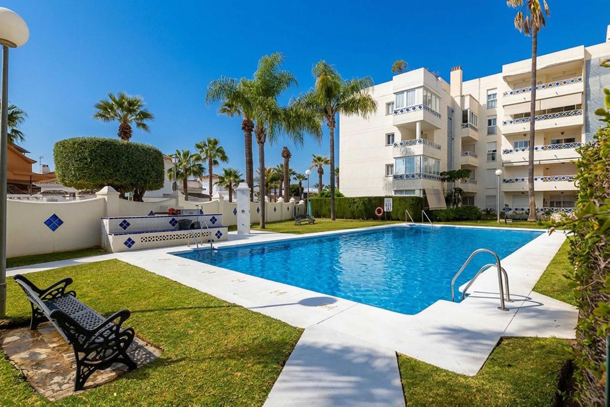 Sale of apartment in Barrio Las Chapas-Alicate Playa, Marbella
photo 1