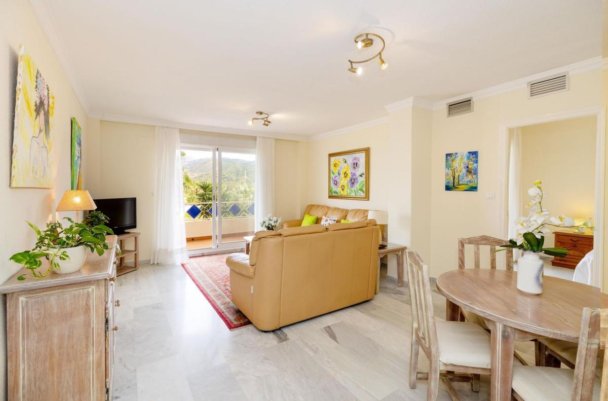 Sale of apartment in Barrio Las Chapas-Alicate Playa, Marbella
photo 2