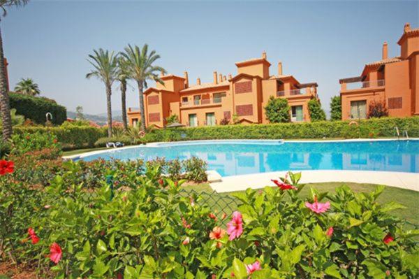 Sale of flat in Calle Pico Alcazaba, 21, Estepona
photo 1