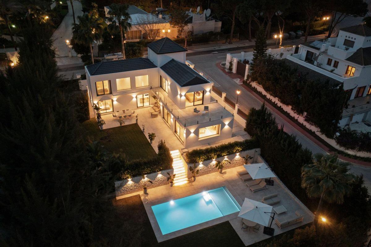 Venta de chalet independiente en Calle Londres, Marbella
photo 1