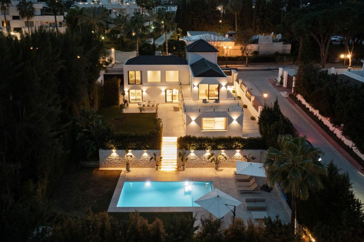 Venta de chalet independiente en Calle Londres, Marbella
photo 2