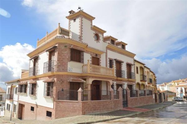 Chalet pareado en calle Reina Sofía photo 1