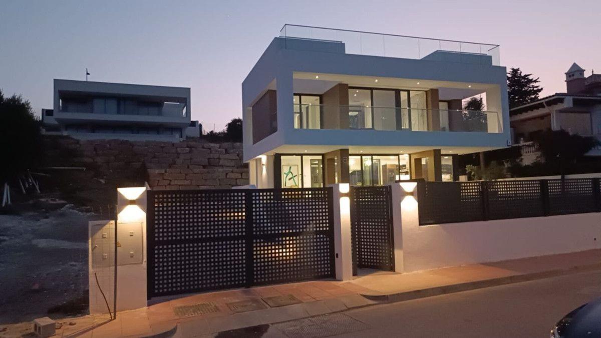 Venta de chalet independiente en Calle el Salvador, Estepona
photo 1