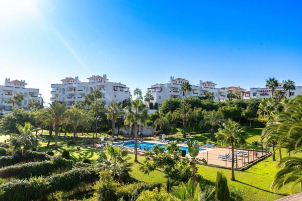 Sale of flat in Calle los Prunos, Estepona
photo 1