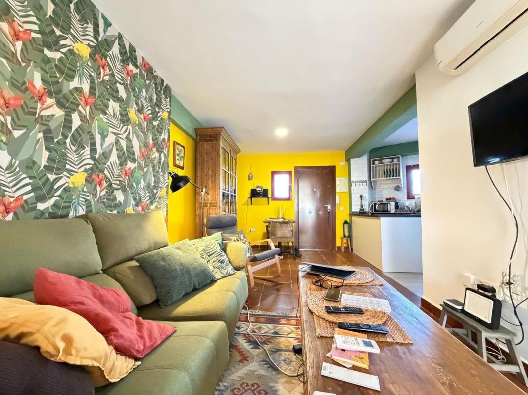 Sale of apartment in Barrio Playamar - Benyamina, Torremolinos
photo 1