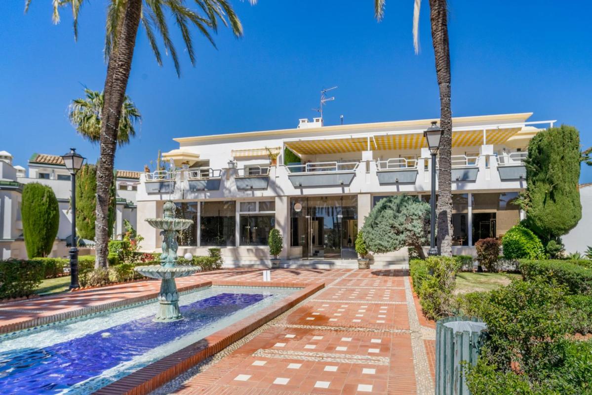 Venta de ático en DOMINION BEACH, Estepona photo 3
