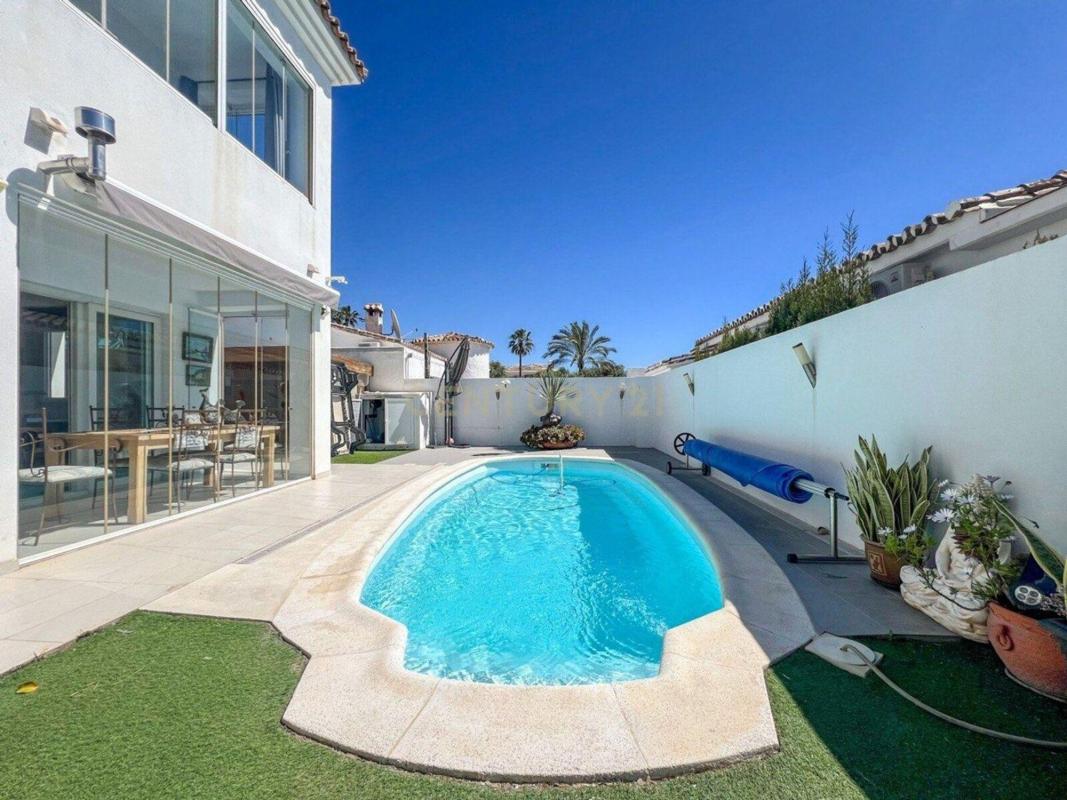 Продажа отдельного шале в Calle Barlovento, 3, Эстепона photo 4