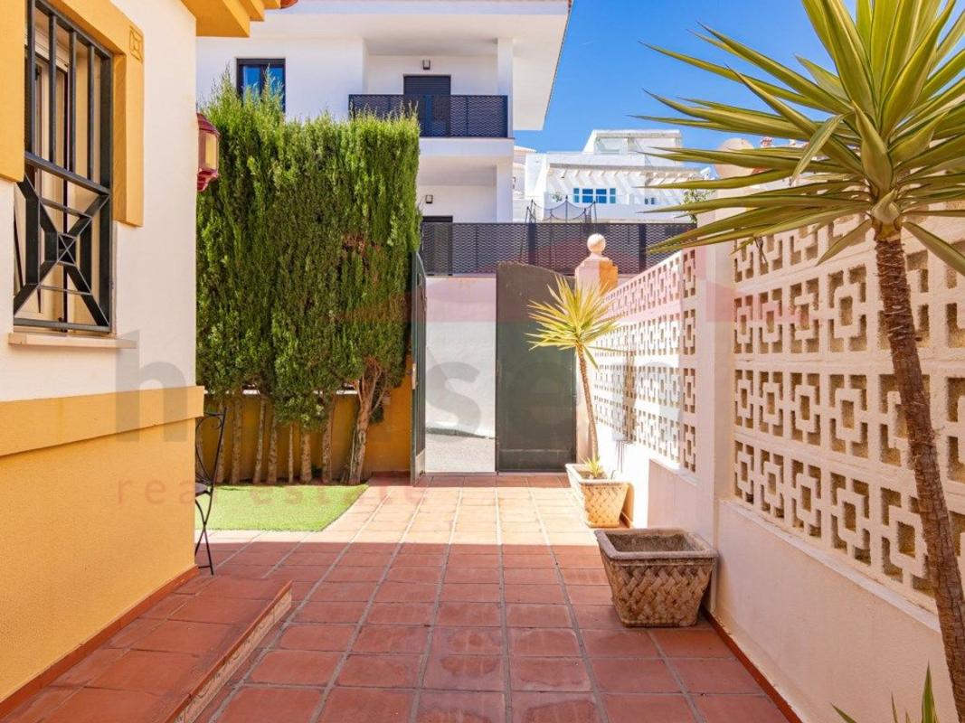 Sale of independent chalet in Calle Ribera del Duero, Vélez-Málaga
photo 2