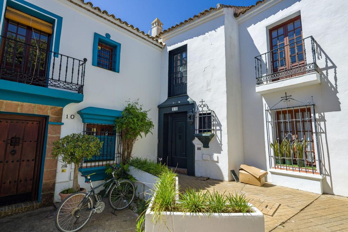 Venta de chalet adosado en Barrio Guadalmina Baja , Marbella photo 1