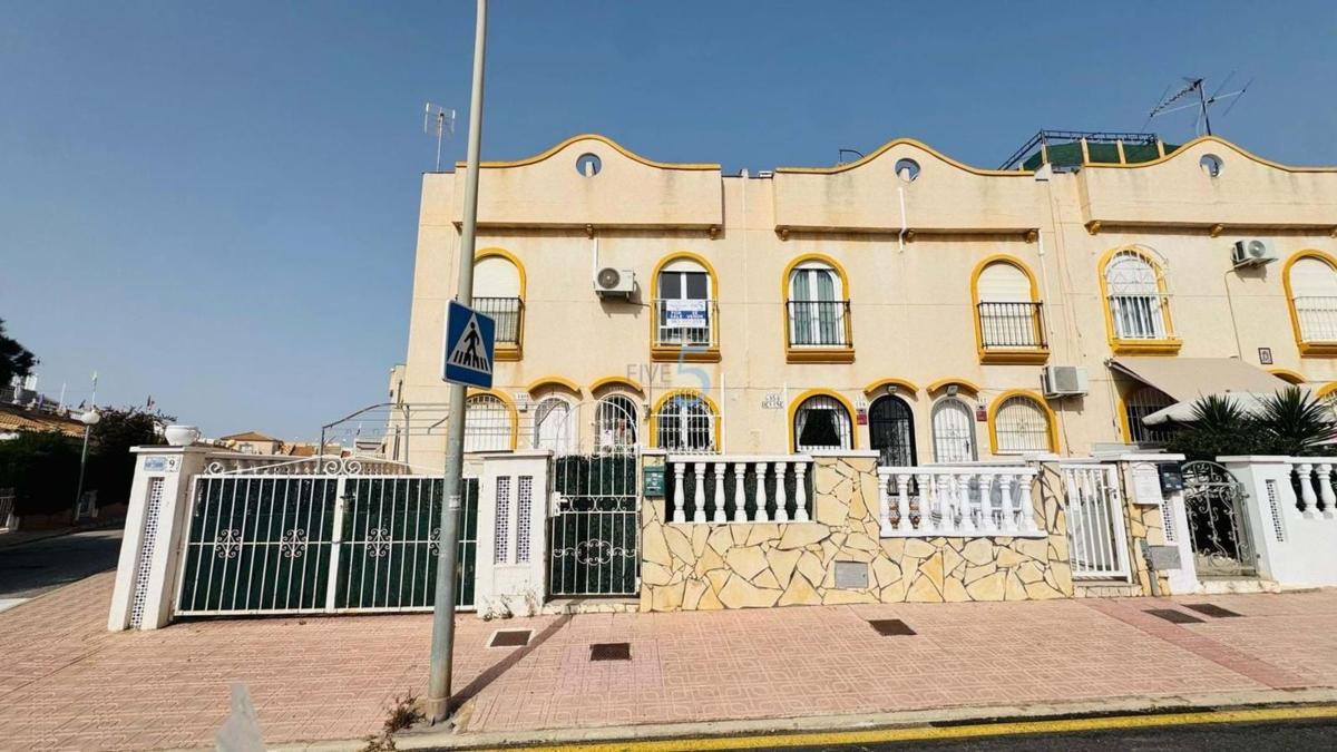 Продажа отдельного шале в Barrio La Florida, Ориуэла photo 1