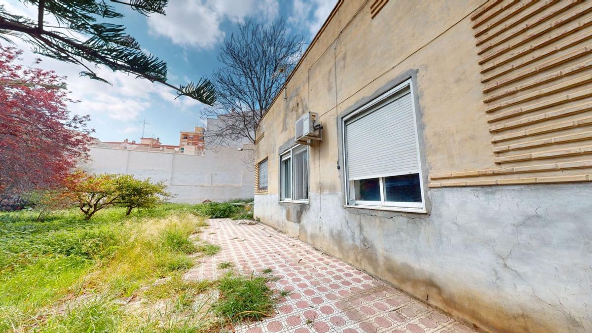 Sale of independent chalet in Calle Conde Coloma, Elda
photo 2
