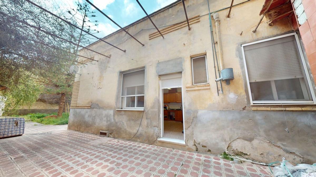 Sale of independent chalet in Calle Conde Coloma, Elda
photo 3