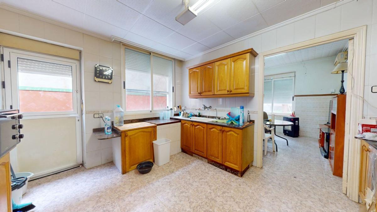 Sale of independent chalet in Calle Conde Coloma, Elda
photo 5