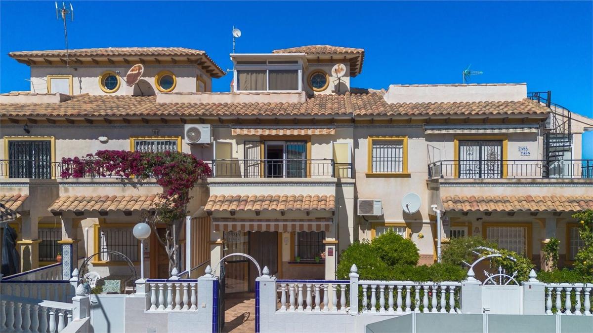Venta de chalet adosado en Calle Torre de Pisa , Orihuela photo 2