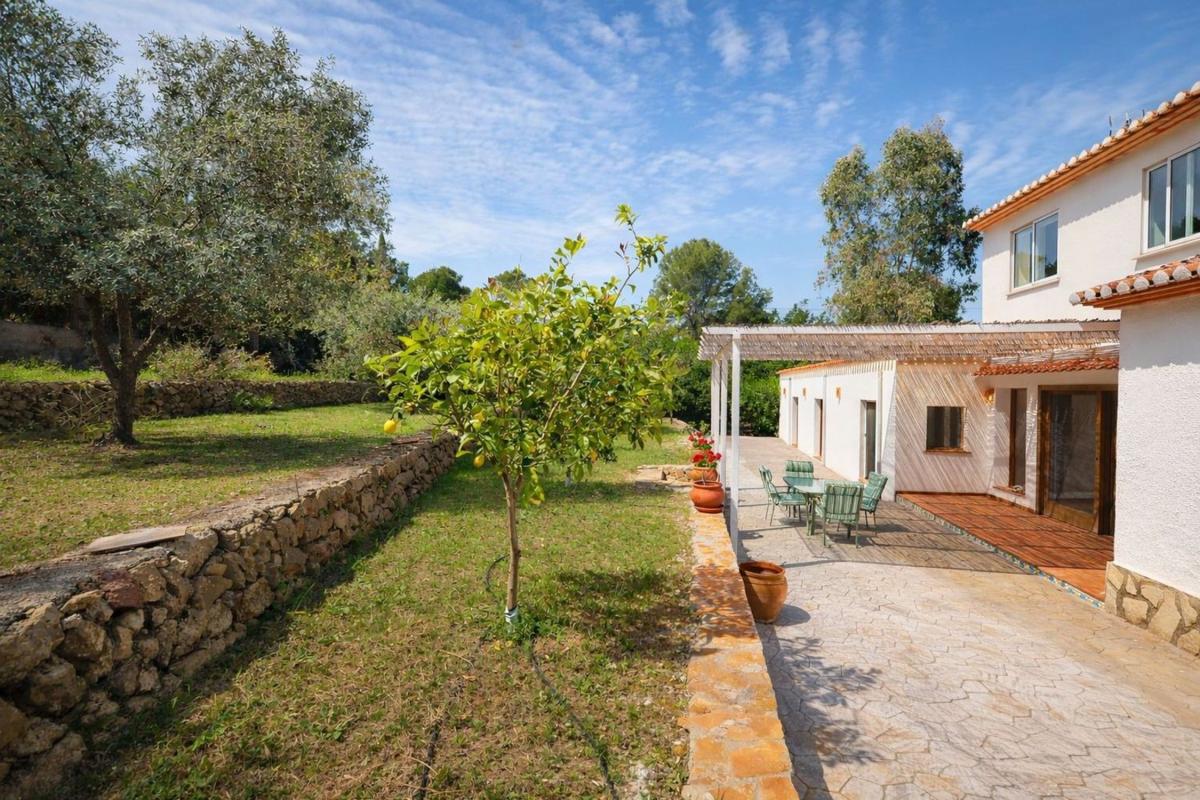 Sale of independent chalet in Lugar Albardanera, 57, Pedreguer
 photo 3