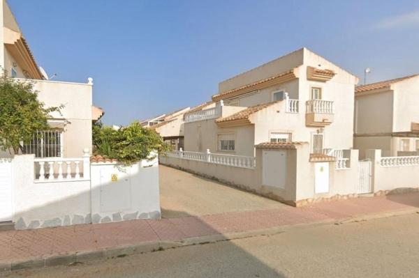 Chalet adosado en avenida Garcia Rubira thumbnail 1