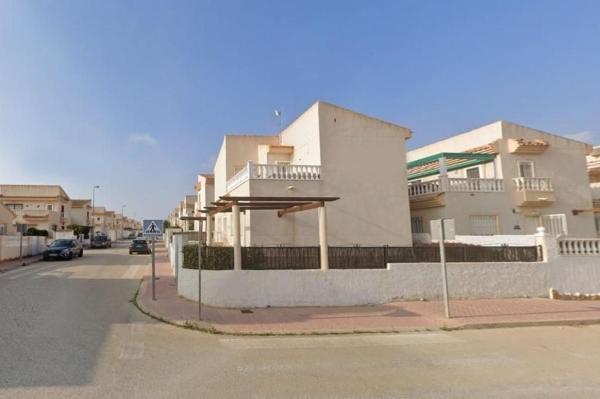 Chalet adosado en avenida Garcia Rubira photo 4