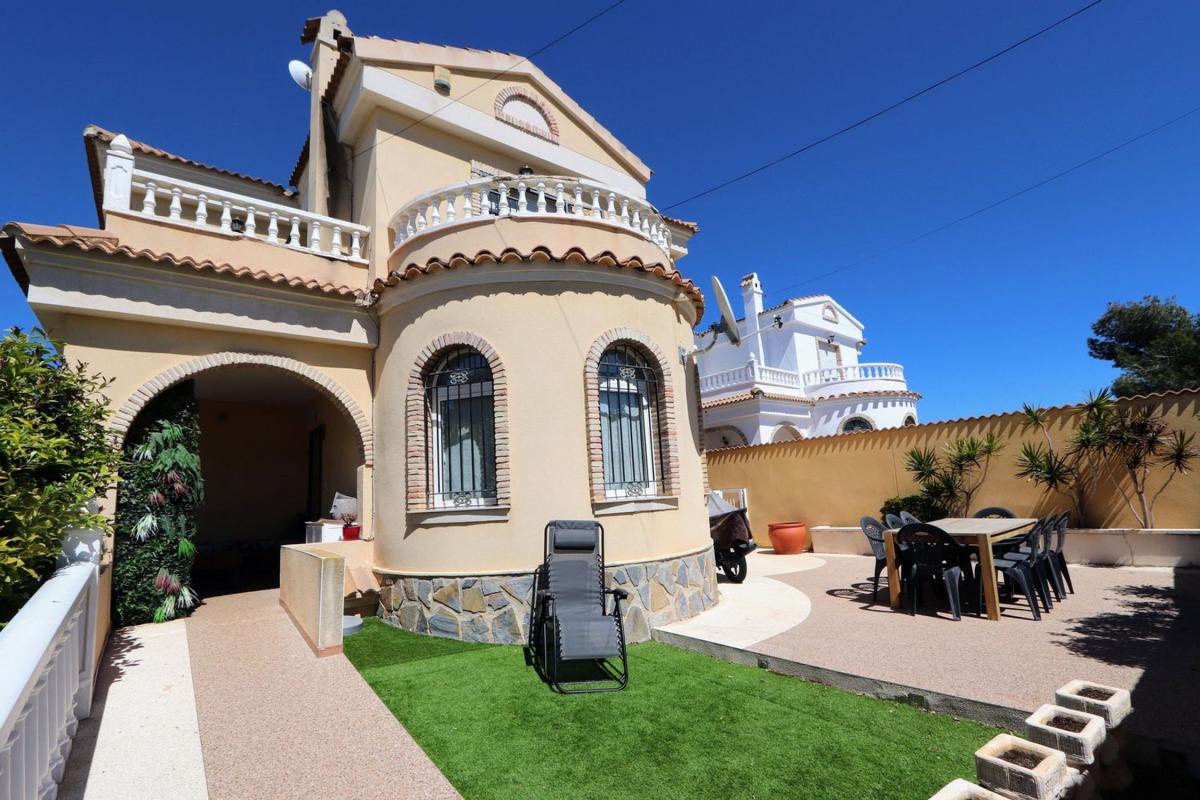 Venta de chalet independiente en Calle los Pirineos, Orihuela
 photo 3
