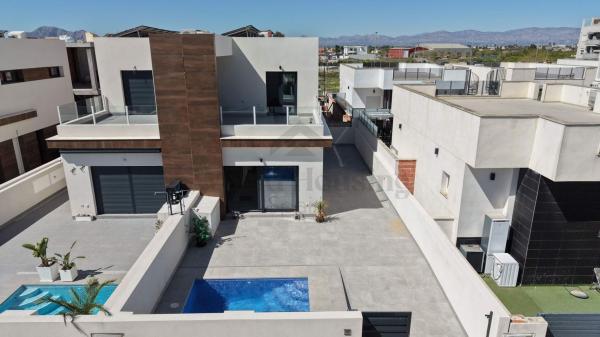 Chalet adosado en calle Ruperto Chapi photo 1