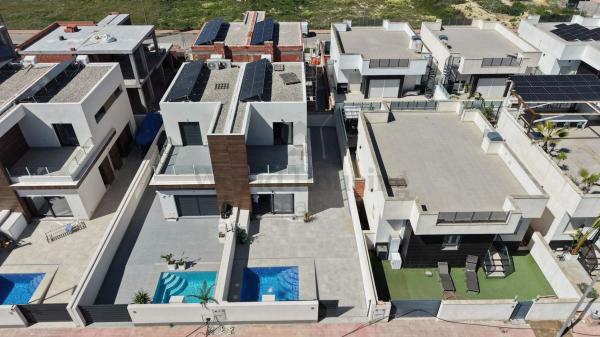 Chalet adosado en calle Ruperto Chapi photo 2