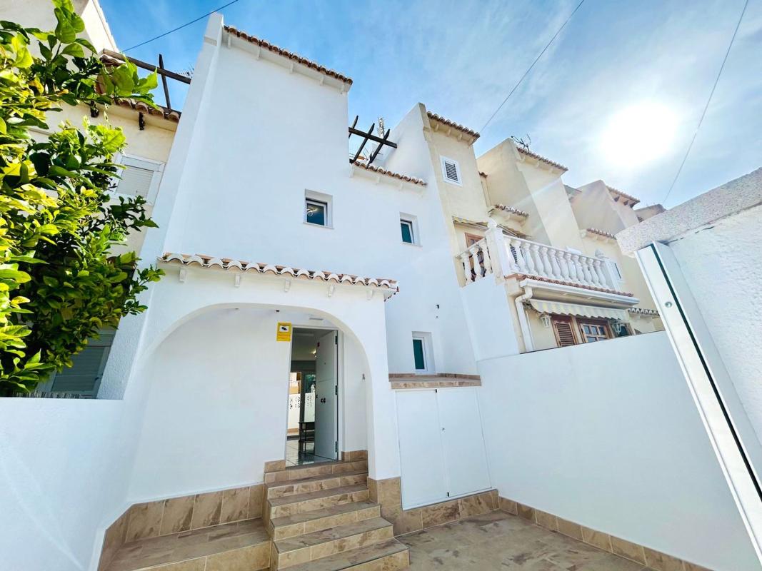 Venta de chalet adosado en Urbanización los Altos, 15 R , Torrevieja photo 1