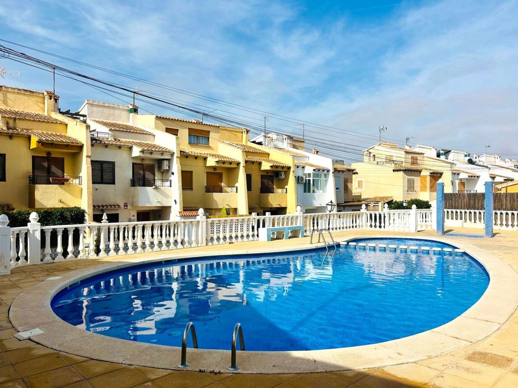 Venta de chalet adosado en Urbanización los Altos, 15 R , Torrevieja photo 2